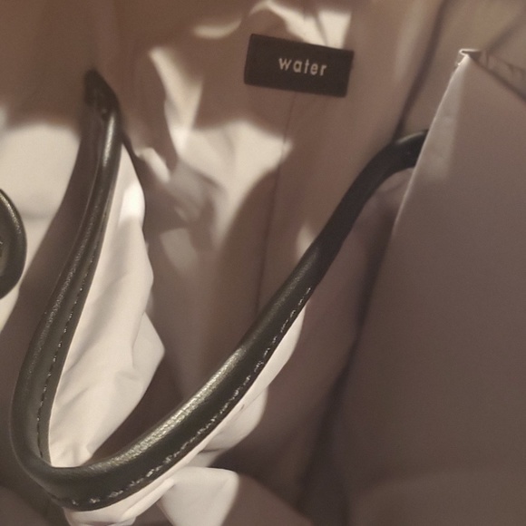 NWT Athleta Cumulus Bag Caraa last one available!! - Picture 4 of 8